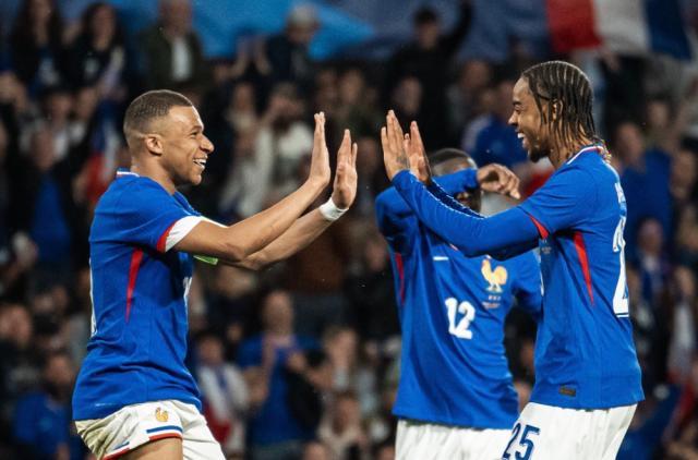 包含英格兰横扫智利，姆巴佩惊艳世界的词条