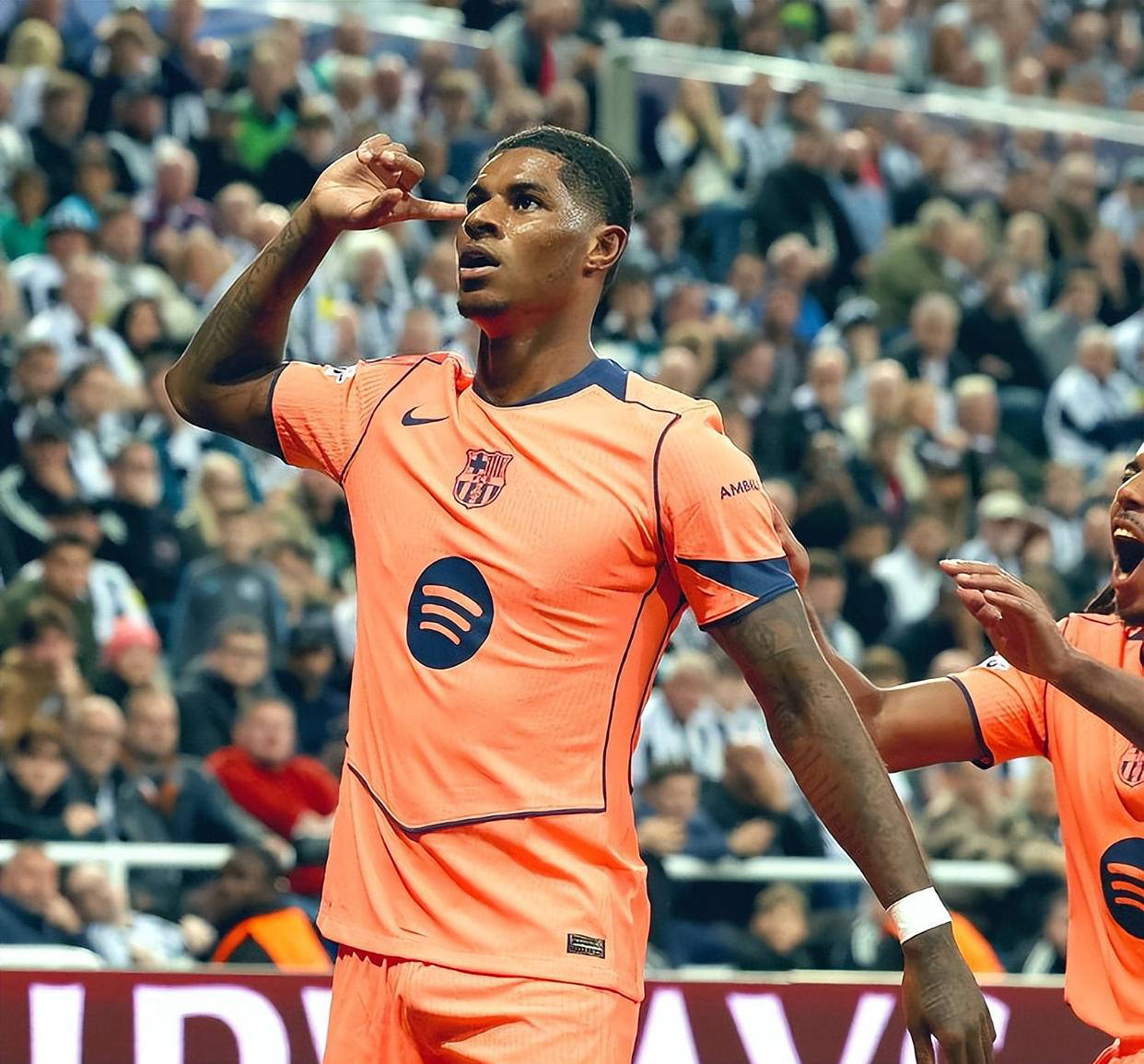 全球足球精英在关键比赛中展现实力 全球足球精英在关键比赛中展现实力