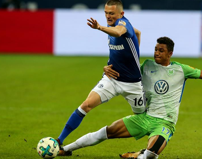 沙尔克后卫紧急备战，全队绷紧神经的简单介绍