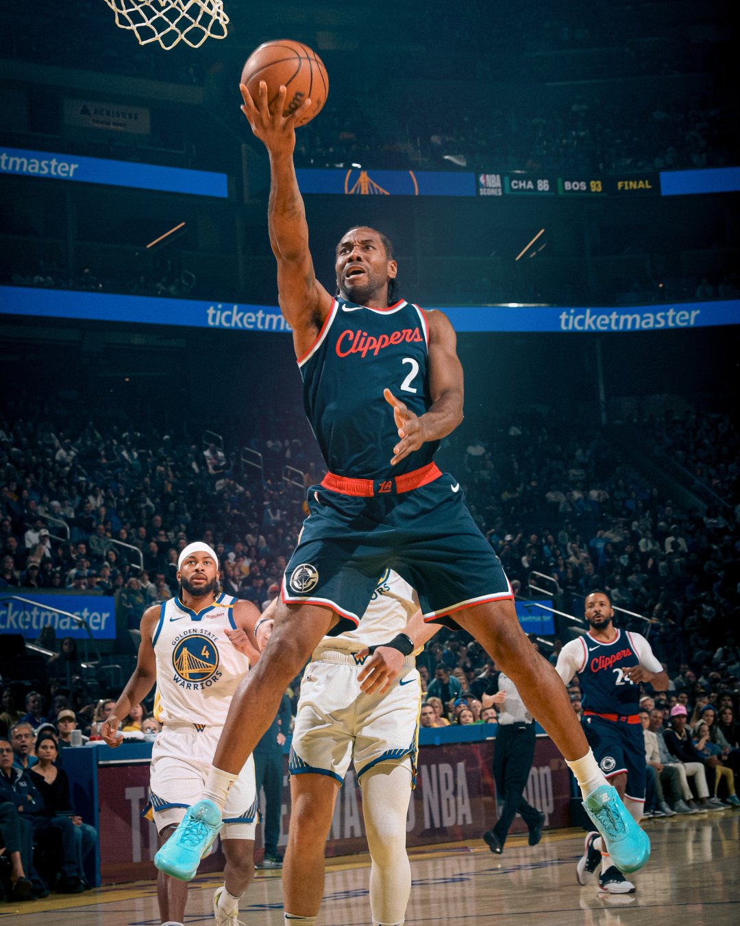 美国篮球赛事中一位老将球员表现出色