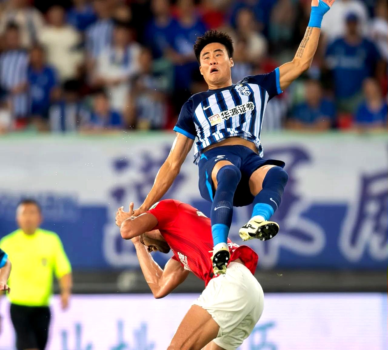 申花客场大胜富力，终结连败