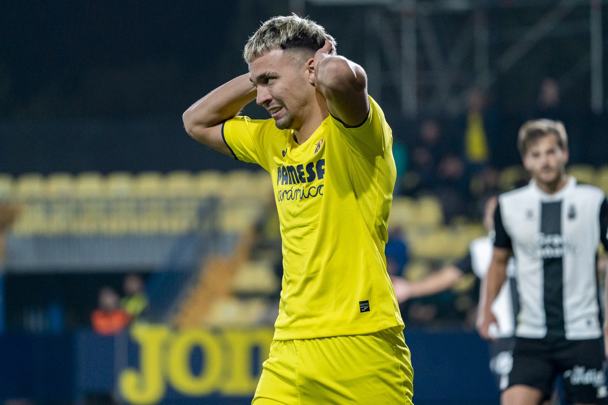 关于比利亚雷亚尔队内层出不穷伤病,教练组考虑轮换阵容的信息 关于比利亚雷亚尔队内层出不穷伤病,教练组考虑轮换阵容的信息