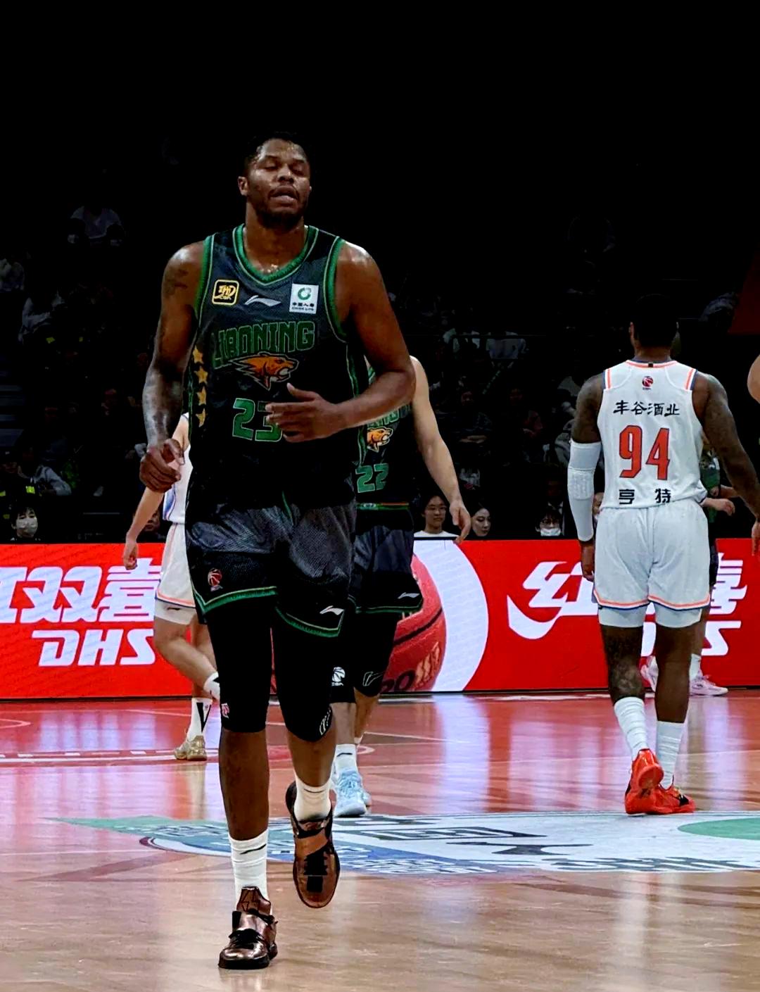 辽宁男篮多点开花，压倒性战胜天津