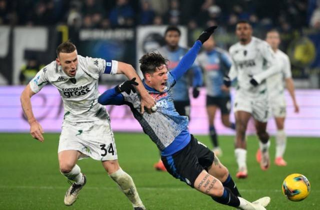 那不勒斯客场战平,难分胜负 那不勒斯客场战平,难分胜负