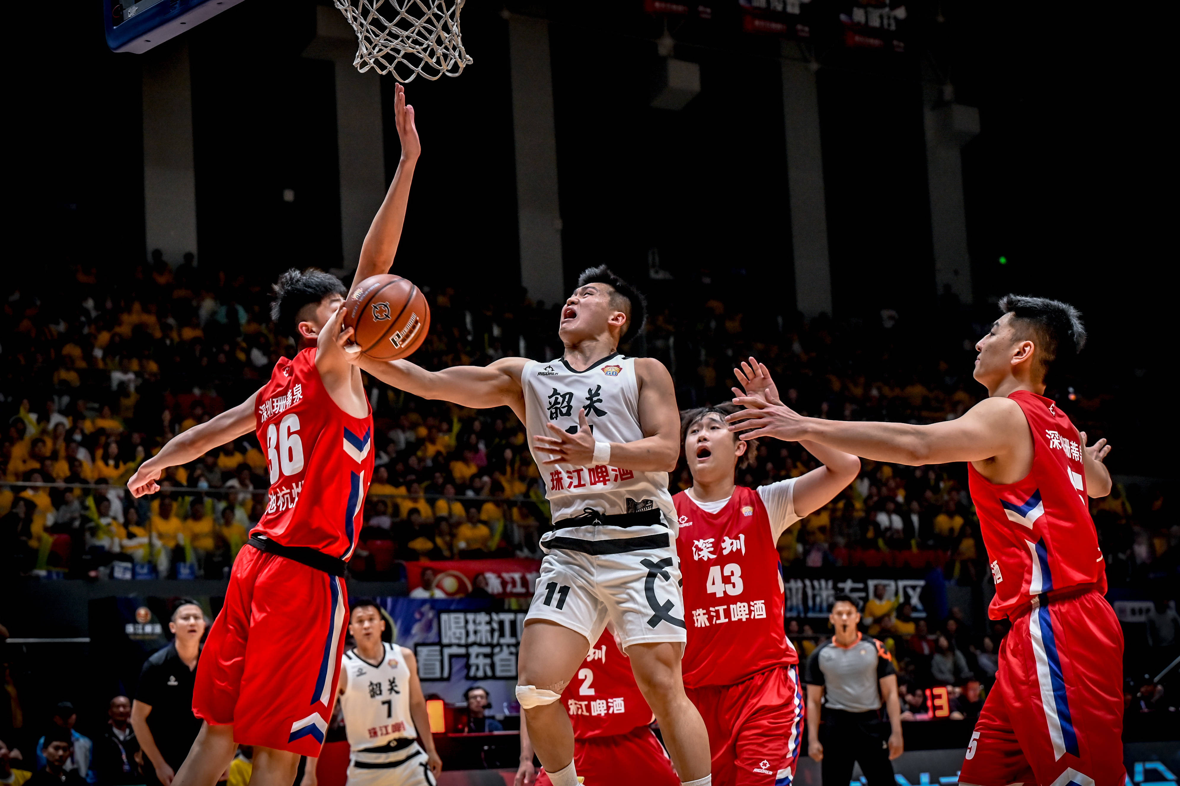 包含顶级强强对决！实力碰撞掀起球迷热情高潮！的词条