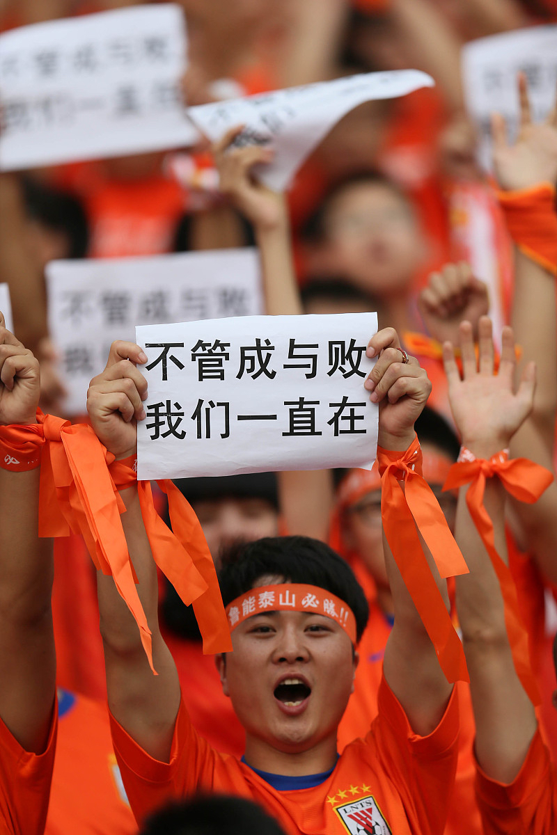 选手们用实力征服观众，掌声不断