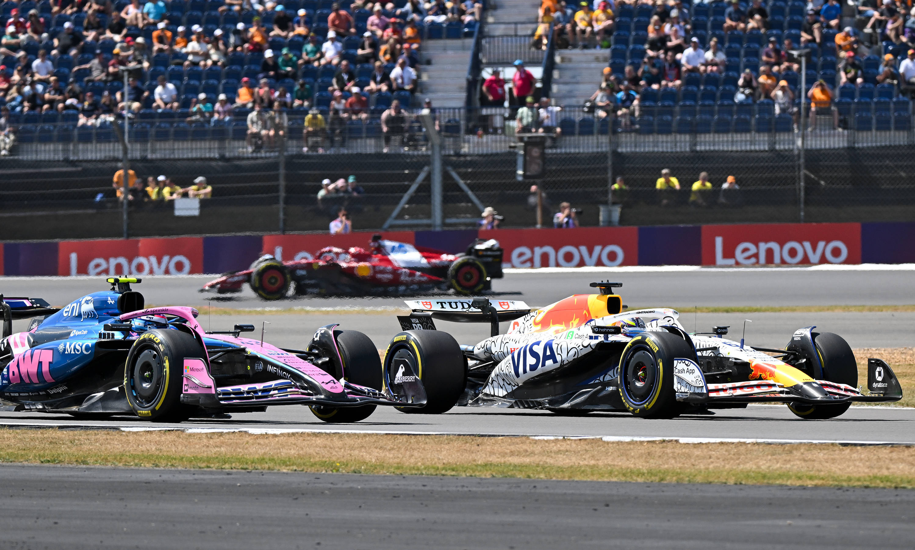 梅赛德斯险胜红牛二队，汉密尔顿统治全场的简单介绍