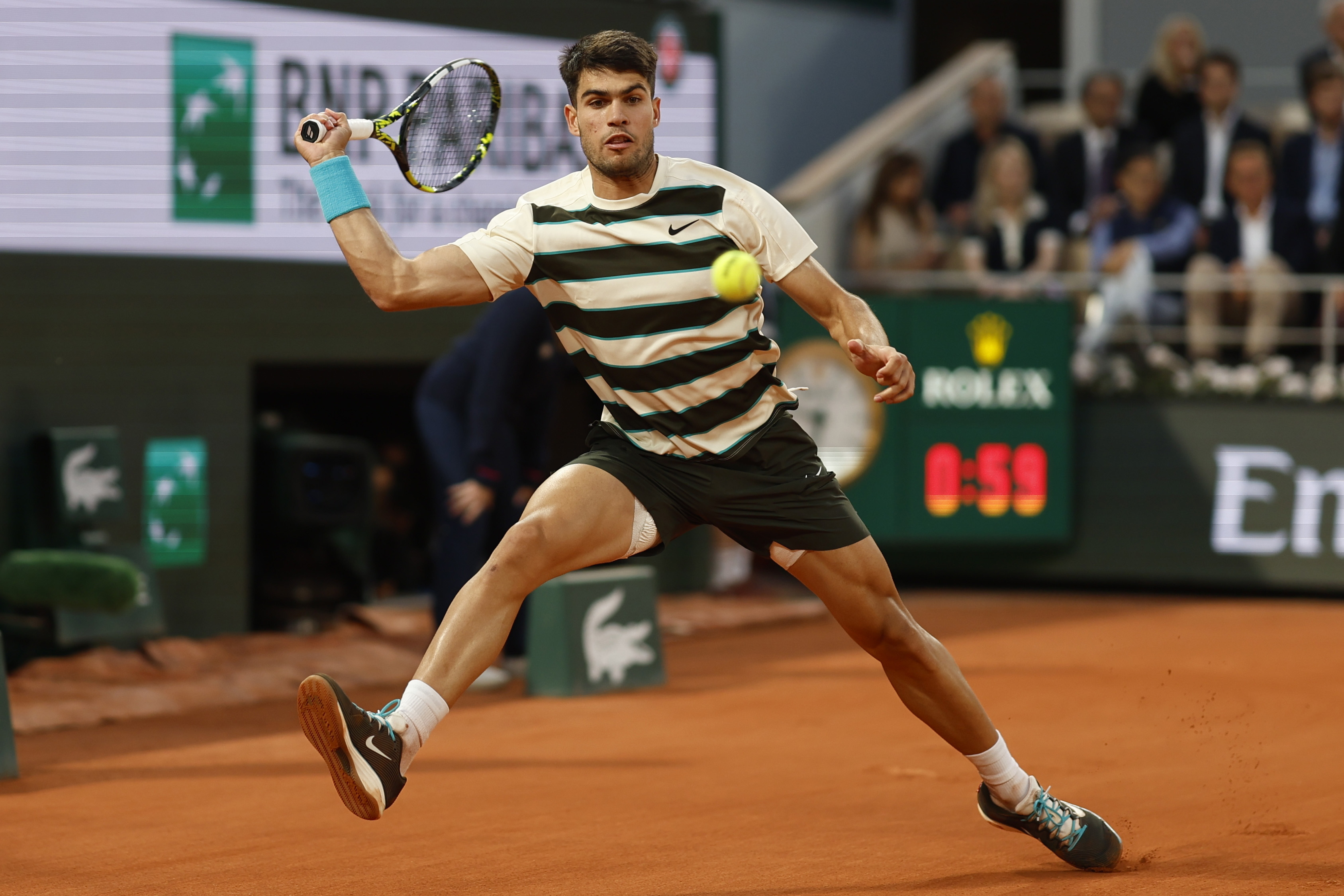 包含欧洲网球队轻取英国网球队，阿尔卡拉斯送出助攻的词条