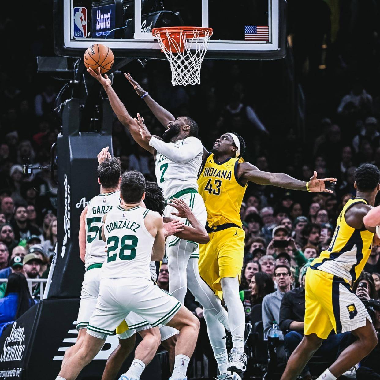 新疆队险胜凯尔特人，西亚卡姆点燃赛场的简单介绍