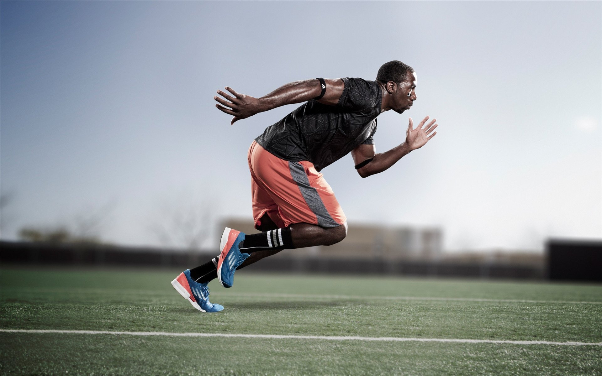 赛道与球场，欧文的F1统治与掘金的战术压制